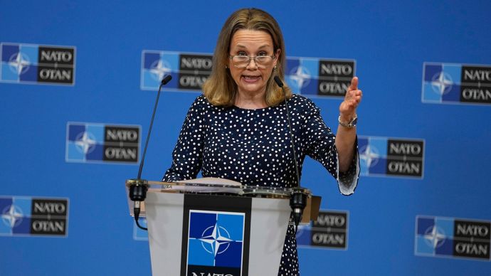 Постпред США при НАТО Джулианна Смит