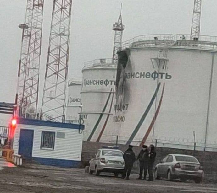 Кадры атакованной беспилотником нефтебазы “Транснефти” в Орловской области.
