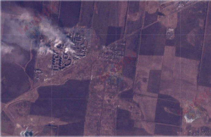 Спутниковый снимок горящих кварталов Угледара. 