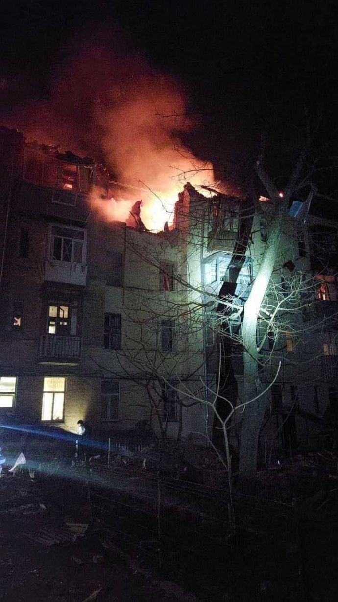 Жилой в дом в Харькове, в который угодила ракета или её остатки