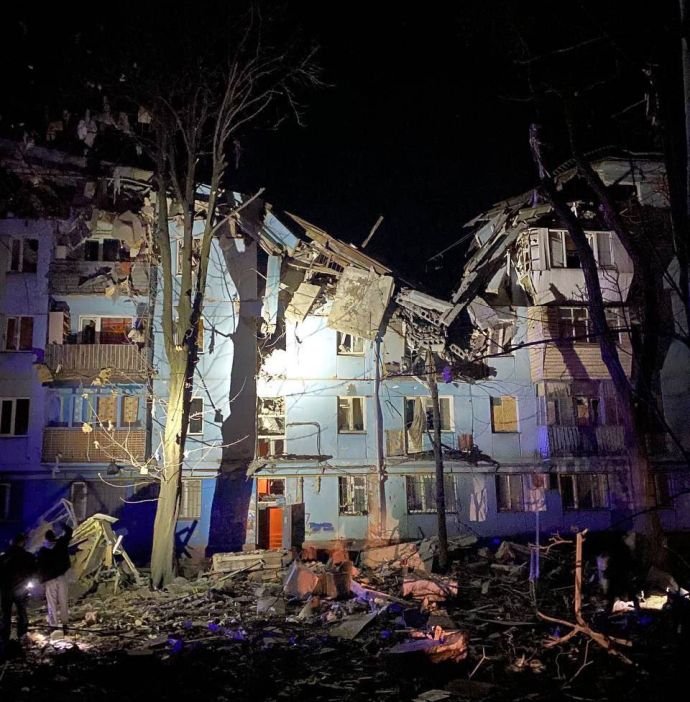 Дом в Запорожье после попадания ракеты