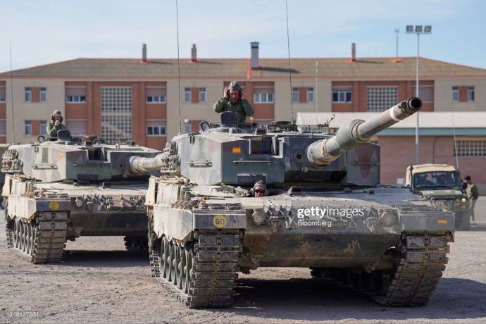 Укронацисты на Leopard 2A4 в Испании