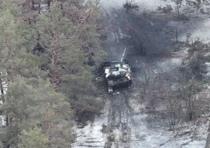 Подбитый на Украине российский Т-90М. 24 февраля 2023 года