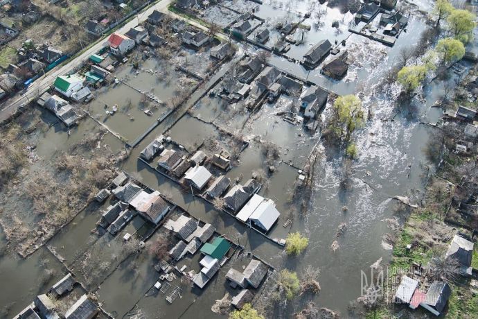 Краматорск. Подтоплено уже 260 домов из-за обрушения дамбы. 