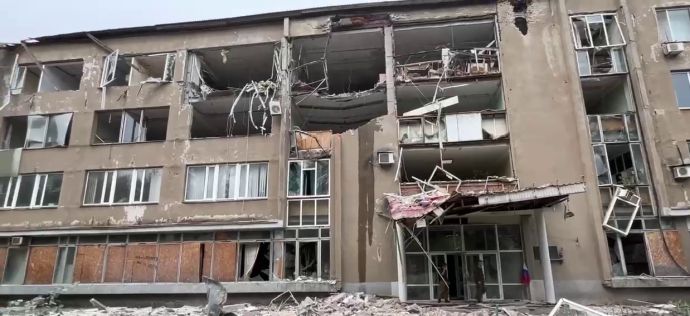 Здание НИИ в Донецке после прилёта