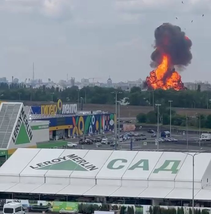 Момент взрыва нефтебазы в Воронеже.