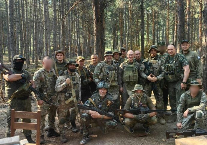 Кириенко посетил позиции российских военных, которые ведут бои у Антоновского моста в Херсонской области