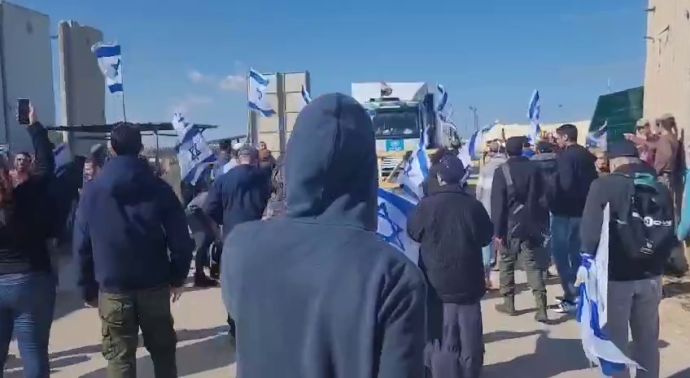 Радикально настроенные израильтяне блокируют гуманитарную помощь, направляющуюся в сектор Газа