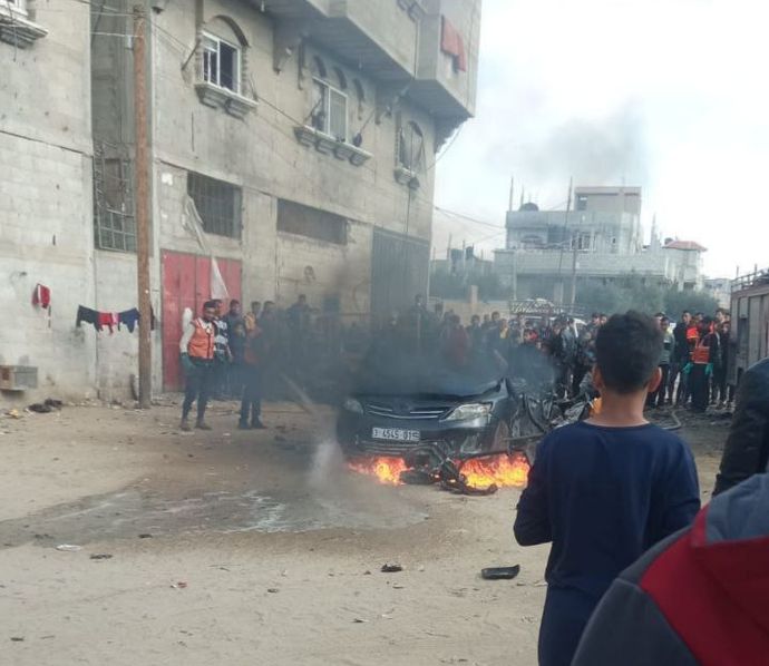 Машина, уничтоженная беспилотником в Рафахе